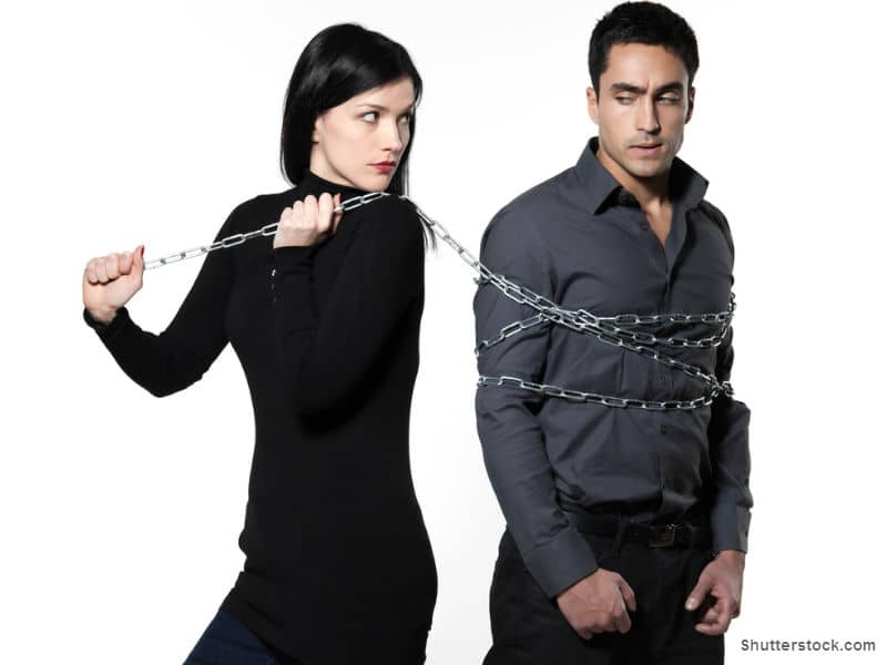 Woman chain around boyfriend